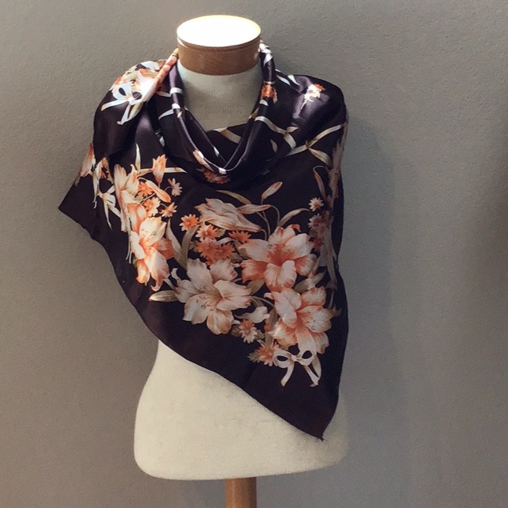 Beautiful brown scarf with a floral detail pattern.